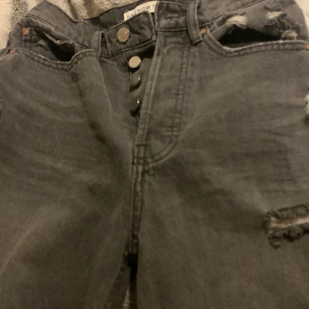 Mom jeans, grey distressed jeans